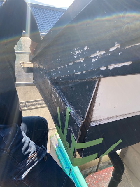 足場をかけ点検してる際に破風の劣化が見受けられました。